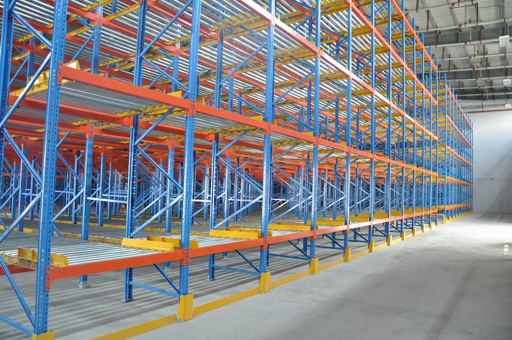 What is the difference between push back racking and pallet flow racking?